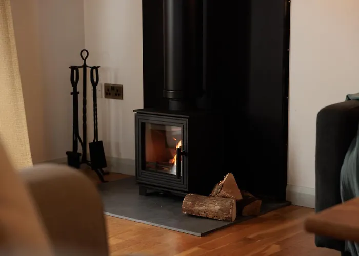 The Retreat, Waterfront & Log Burner