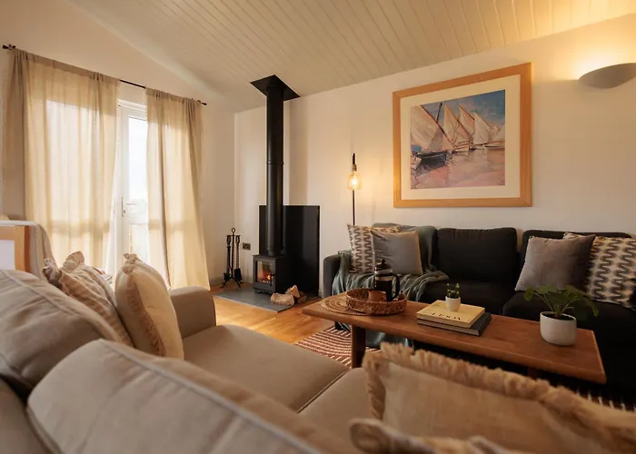 The Retreat, Waterfront & Log Burner