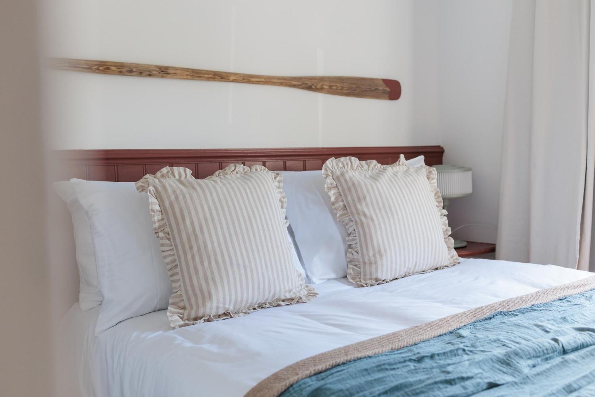 The Retreat, Waterfront & Log Burner * Christchurch (Dorset)