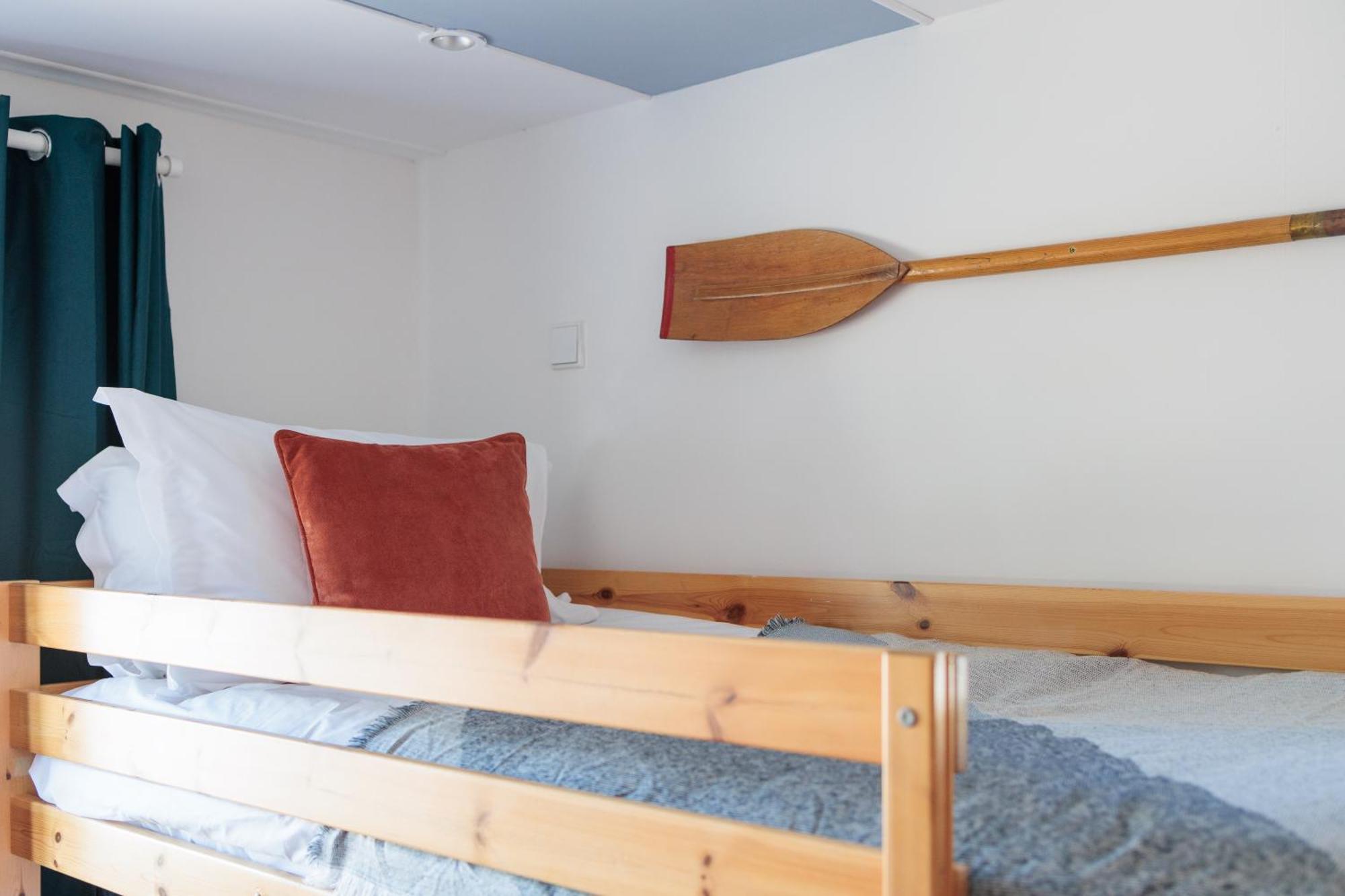 The Retreat, Waterfront & Log Burner Holiday home