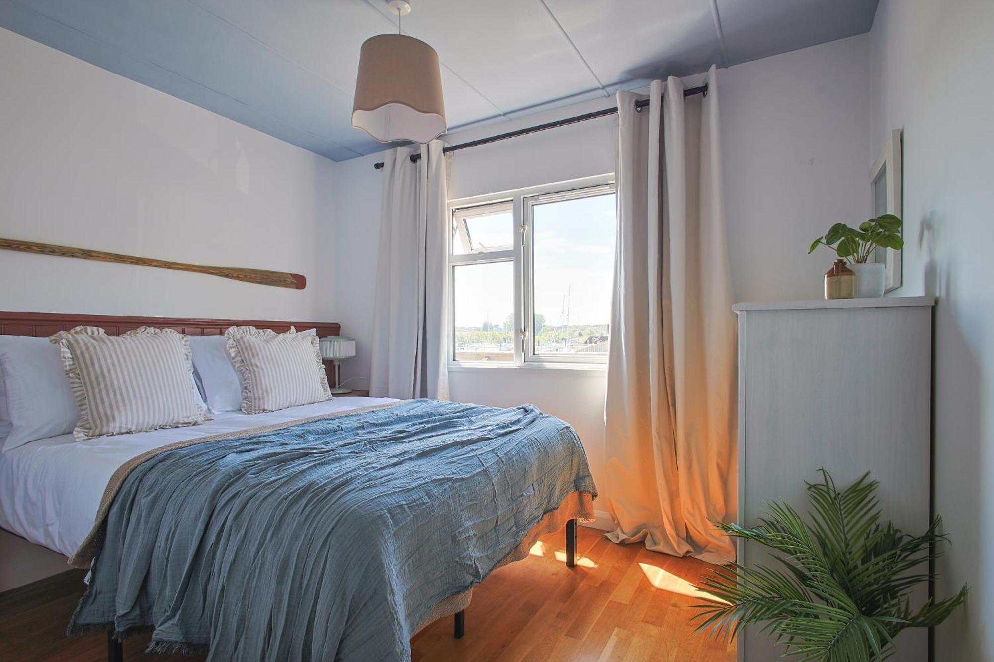 The Retreat, Waterfront & Log Burner *
