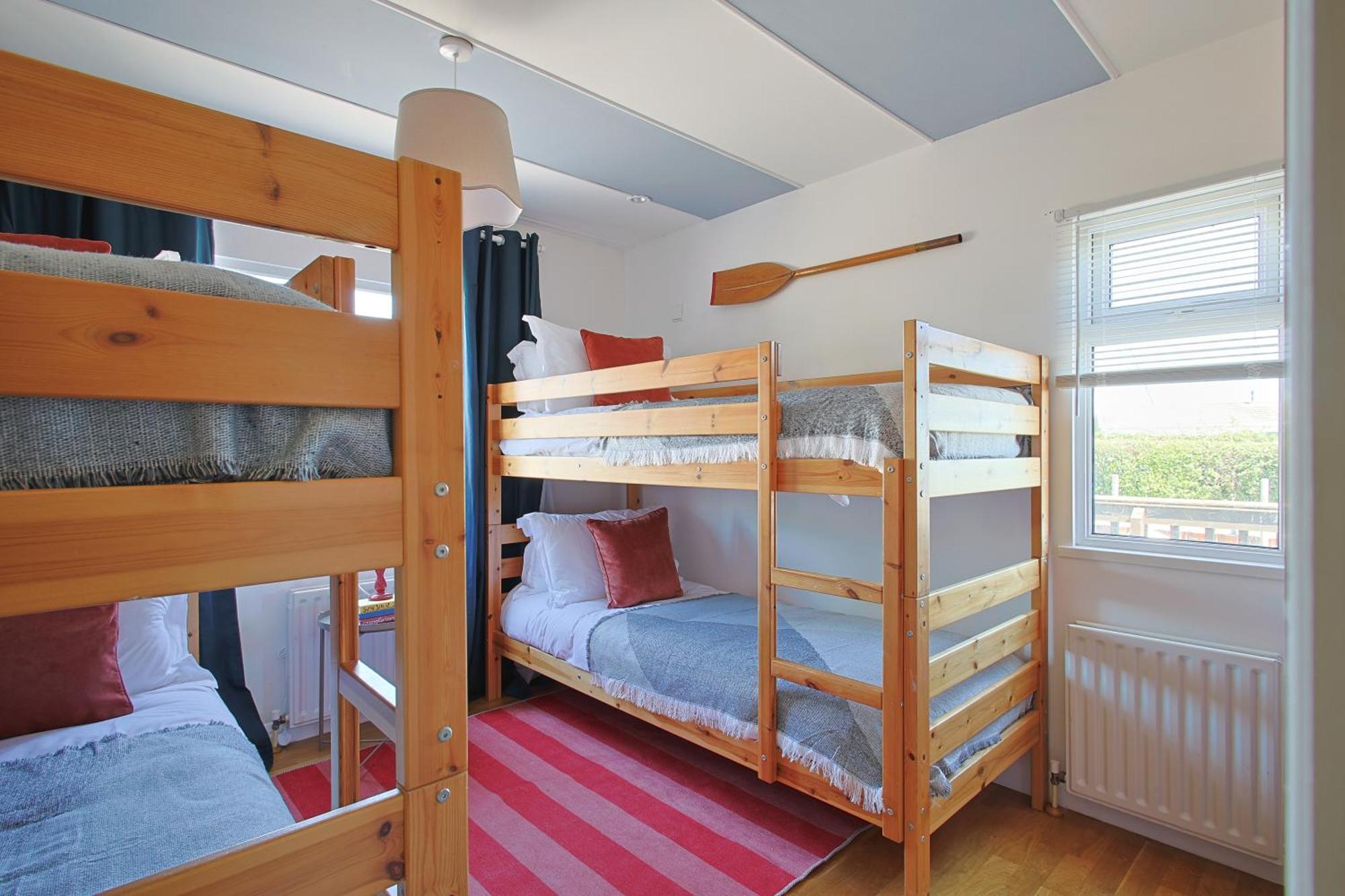The Retreat, Waterfront & Log Burner Holiday home