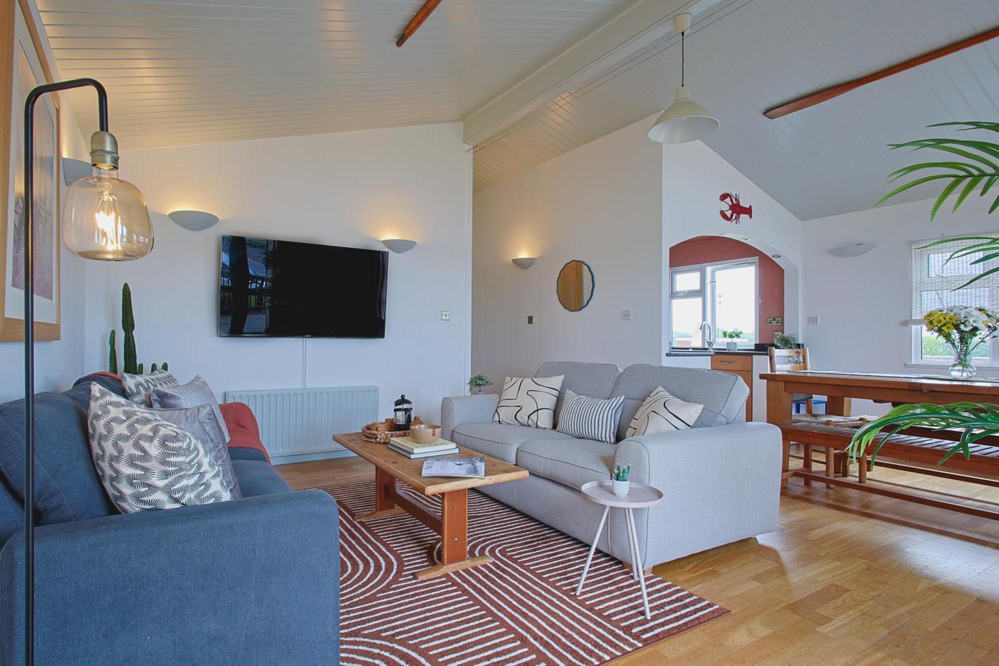The Retreat, Waterfront & Log Burner Holiday home *