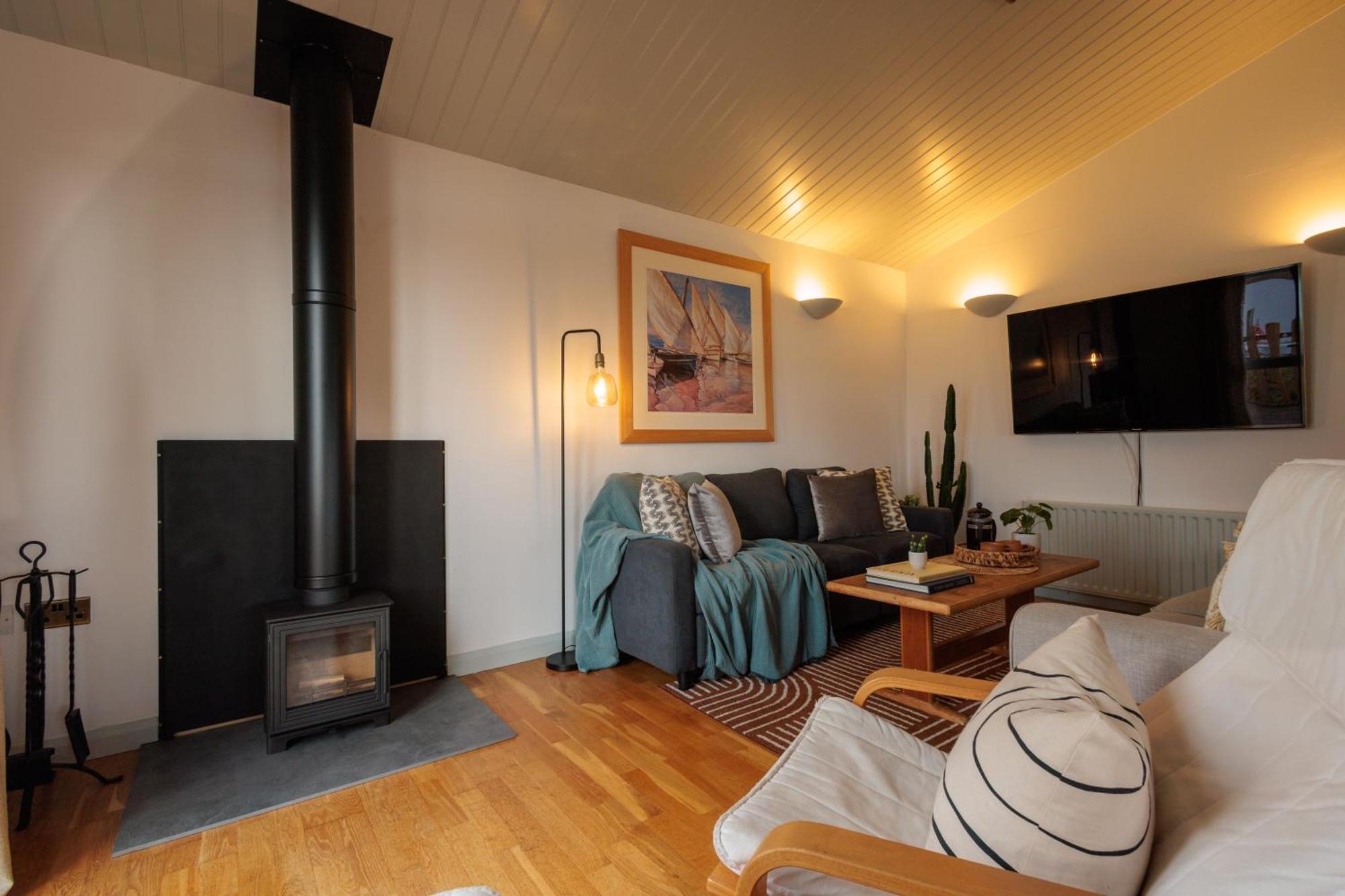 The Retreat, Waterfront & Log Burner Christchurch (Dorset)